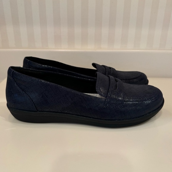 Clarks Cloudsteppers Ayla Slip On Loafer Flats - Picture 11 of 16